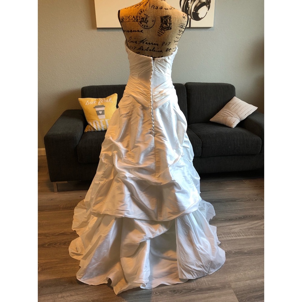 Mori Lee used wedding dress /Size 6 - Picture 3 of 9
